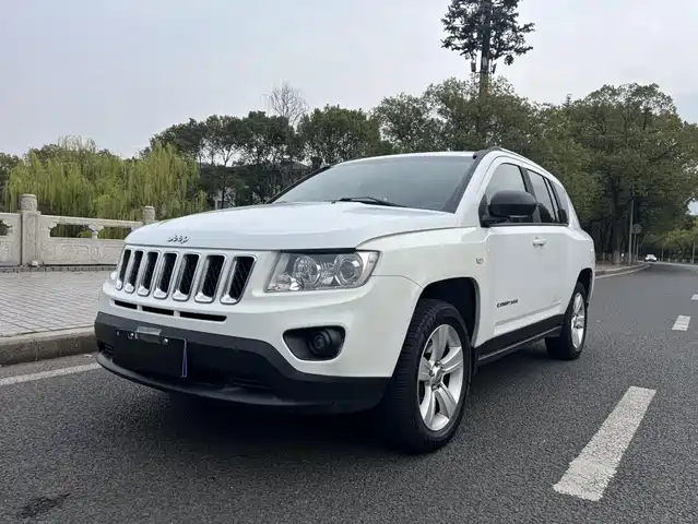 Jeep Guide(Import) Compass Imported 2012 2.4l Four-Wheel Drive Sports Version — фото