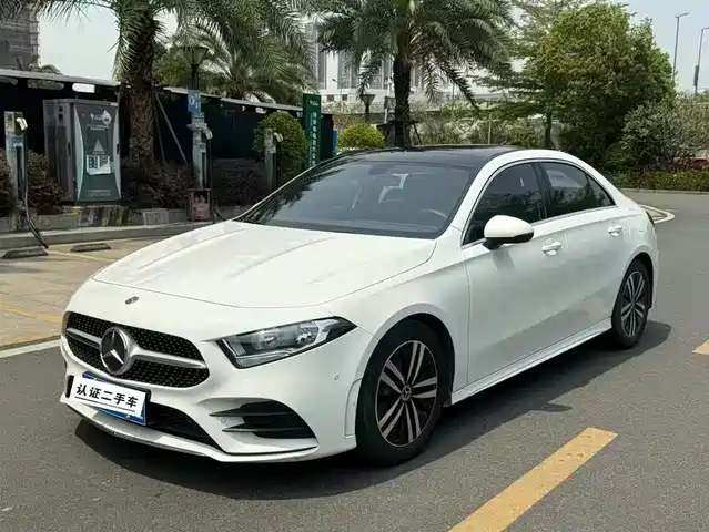 Mercedes-Benz Mercedes Benz A Class Mercedes-Benz A-Class 2019 A 180 L Sports Sedan — фото