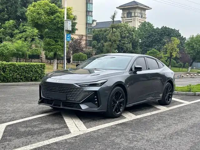 Chang'An Changan Uni-V Changan Uni-V 2023 1.5t Premium Model — фото
