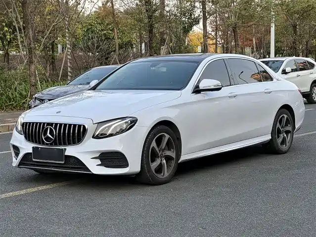 Mercedes-Benz Mercedes-Benz E-Class Mercedes-Benz E-Class 2018 Facelift E 300 L Sports Luxury Model — фото