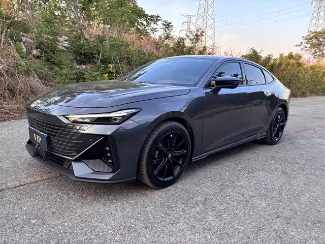 Chang'An Changan Uni-V Changan Uni-V 2023 1.5t Premium Model — фото