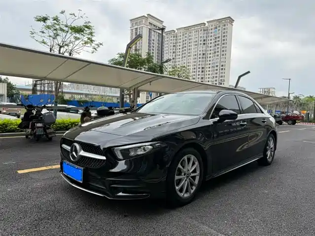Mercedes-Benz Mercedes Benz A Class Mercedes-Benz A-Class 2019 A 200 L Sports Sedan — фото
