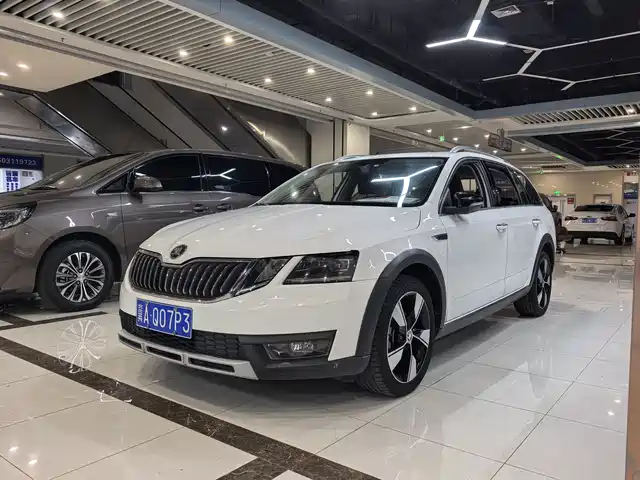 Skoda Octavia Octavia 2018 Station Wagon Tsi280 Dsg Flagship Version — фото