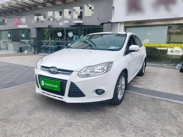 Ford Fox Focus 2012 Sedan 1.6l Automatic Comfort Type — фото