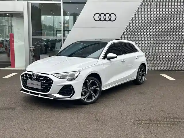 Audi Audi A3 Audi A3 2026 Sportback 35TFSI Flying Spur Exclusive Model — фото