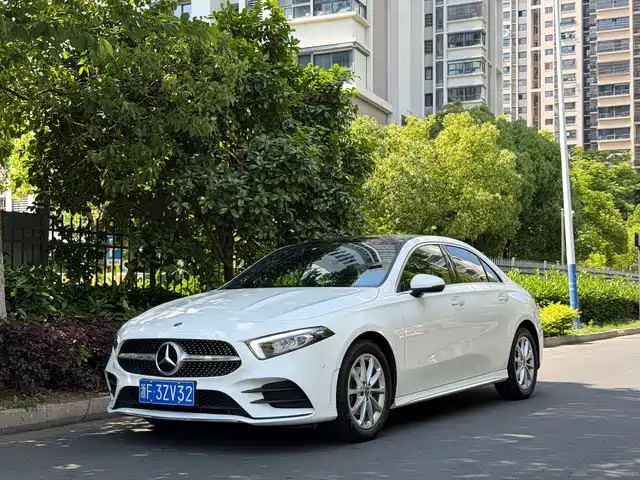 Mercedes-Benz Mercedes Benz A Class Mercedes-Benz A-Class 2021 A 200 L Sports Sedan Fashionable — фото