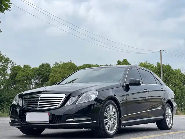 Mercedes-Benz Mercedes-Benz E-Class Mercedes-Benz E-Class 2011 E 260 L Cgi Fashion Model — фото