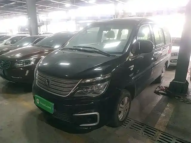 Dongfeng Is Popular Lingzhi Lingzhi 2022 M5 1.6l Practical 5-Seater