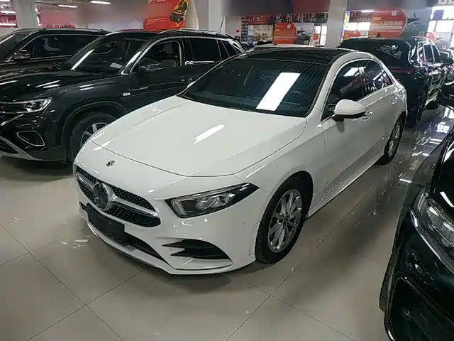 Mercedes-Benz Mercedes Benz A Class Mercedes-Benz A-Class 2021 A 200 L Sports Sedan Fashionable — фото