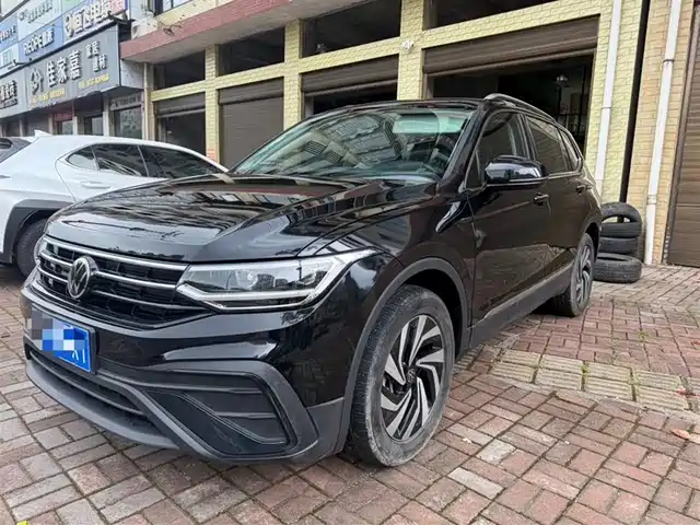 Volkswagen Tiguan L Tiguan L 2024 Outstanding Model 300tsi Automatic Two-Wheel Drive Dragon Edition — фото