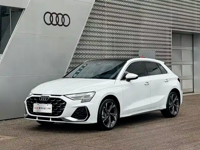 Audi Audi A3 Audi A3 2025 Sportback 35tfsi Flying Spur Exclusive Model