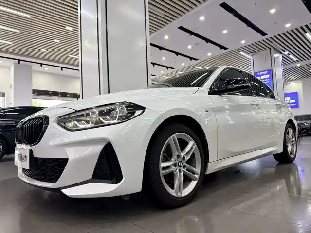 Bmw Bmw 1 Series Bmw 1 Series 2021 Facelift 120i M Sports Night Edition — фото