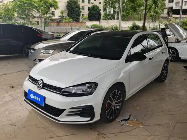 Volkswagen Golf Golf 2016 230tsi Automatic Luxury Model — фото