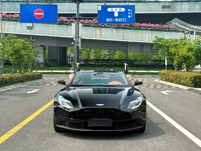Aston Martin Aston Martin Db11 Aston Martin Db11 2022 4.0t V8 Coupe