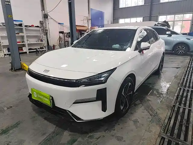 Geely Galaxy Galaxy L6 Galaxy L6 2024 125km Plus Dragon Edition — фото