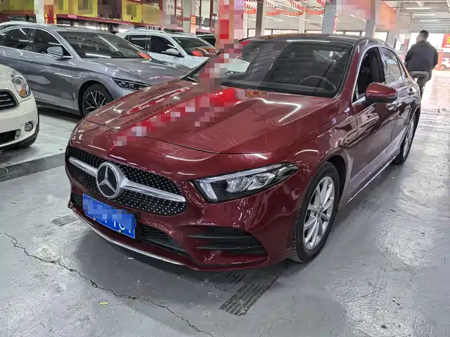 Mercedes-Benz Mercedes Benz A Class Mercedes-Benz A-Class 2020 Facelift A 200 L Sports Sedan Fashionable