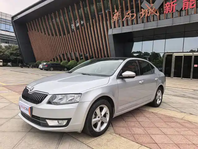 Skoda Octavia Octavia 2015 1.6l Automatic Yijun Version — фото
