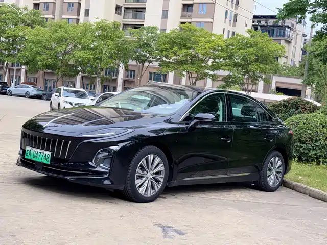 Red Flag Hongqi E-Qm5 Hongqi E-Qm5 2022 431km Charging Enjoyment Edition — фото
