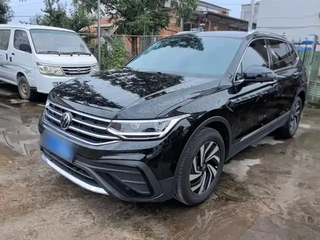 Volkswagen Tiguan L Tiguan L 2025 Outstanding Model 300tsi Automatic Two-Wheel Drive Dragon Edition — фото