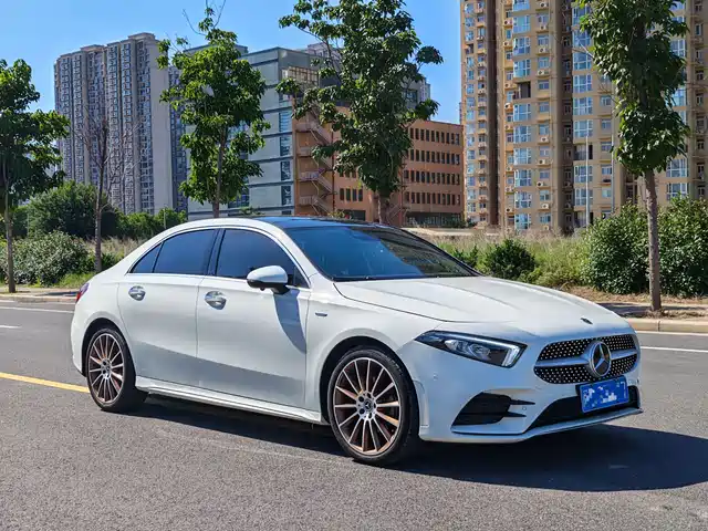 Mercedes-Benz Mercedes Benz A Class Mercedes-Benz A-Class 2019 A 200 L Sports Sedan First Special Edition