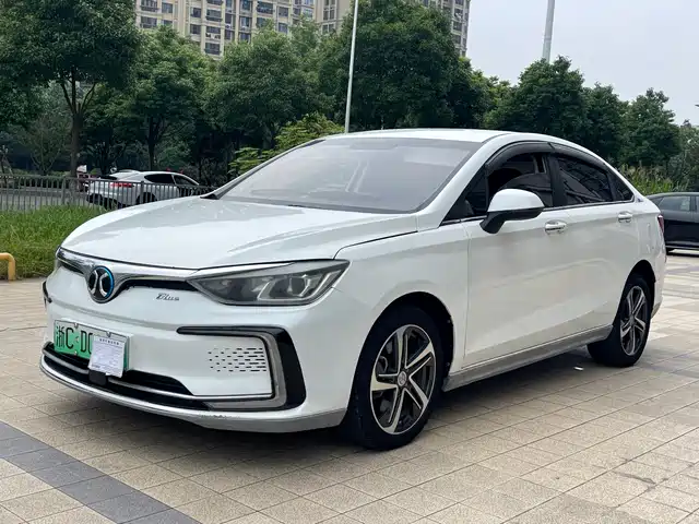 Baic Motor Beijing EU5 Beijing Eu5 2018 R500 Zhifeng Edition — фото