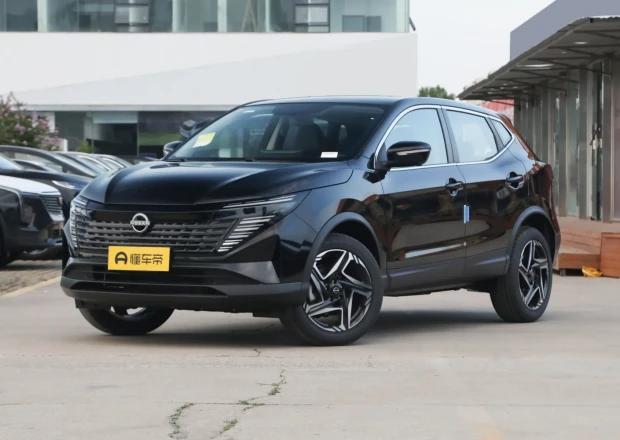 NISSAN QASHQAI — фото