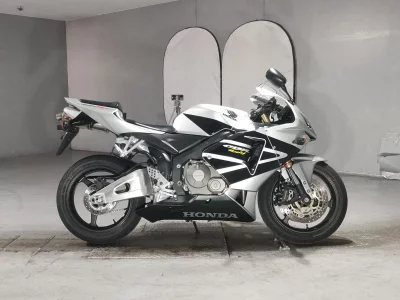 HONDA CBR600RR — фото
