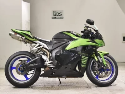 HONDA CBR600RR — фото