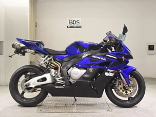 HONDA CBR1000RR — фото