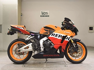 HONDA CBR600RR — фото