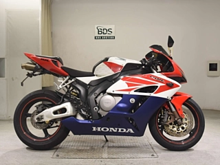 HONDA CBR1000RR — фото
