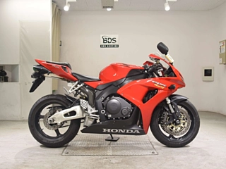 HONDA CBR1000RR — фото