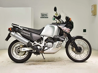 HONDA AFRICA TWIN 750 — фото