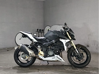 SUZUKI GSR750 — фото