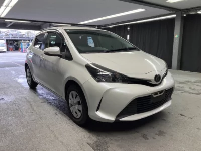 Toyota VITZ 2016 г., 1300 куб. см. Цена в РФ с ПТС 861 091 руб. — фото