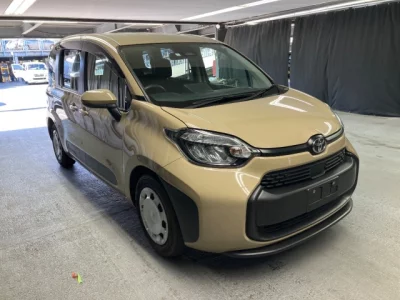 Toyota SIENTA — фото