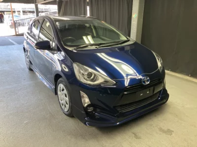 Toyota AQUA — фото