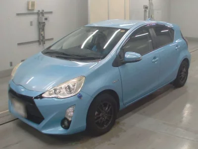 Toyota AQUA 2016 г., 1500 куб. см. Цена в РФ с ПТС 1 114 209 руб. — фото