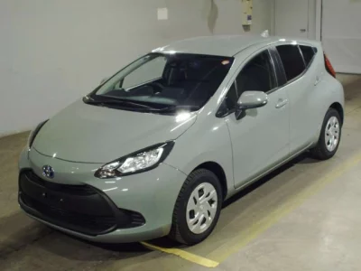 Toyota AQUA 2022 г., 1500 куб. см. Цена в РФ с ПТС 1 191 205 руб. — фото