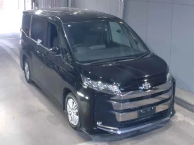 Toyota NOAH — фото