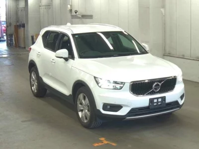 Volvo XC40 — фото