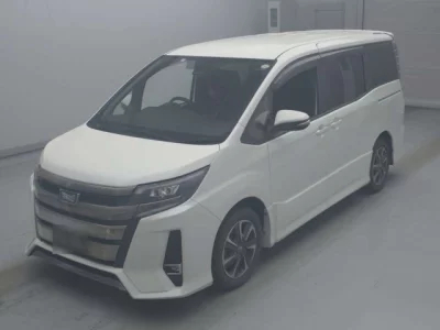 Toyota NOAH — фото