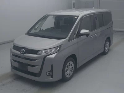 Toyota NOAH — фото