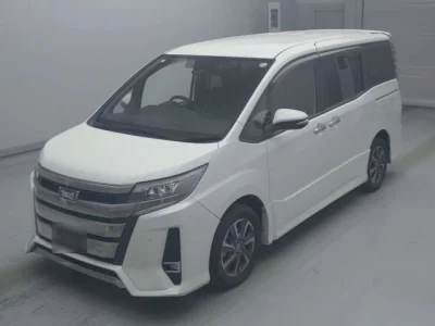 Toyota NOAH — фото