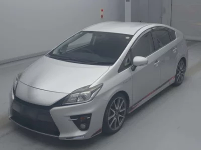 Toyota Prius — фото