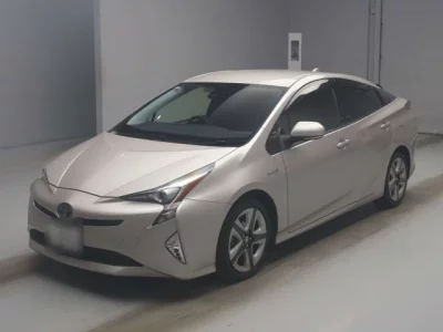 Toyota Prius — фото