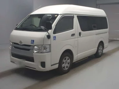 Toyota HiAce Van — фото