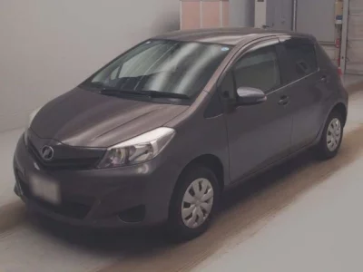 Toyota Vitz — фото