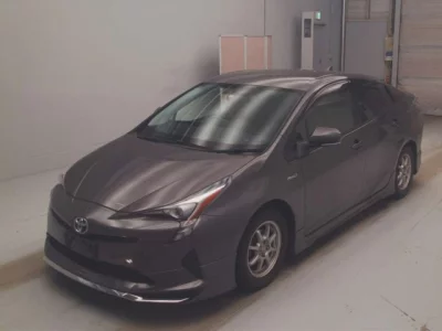 Toyota Prius — фото