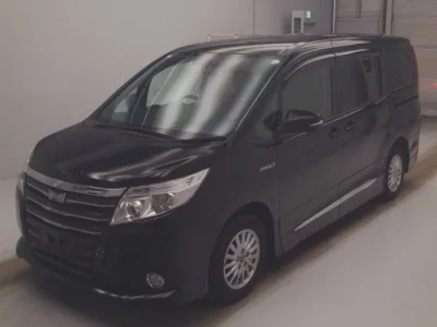Toyota Noah — фото